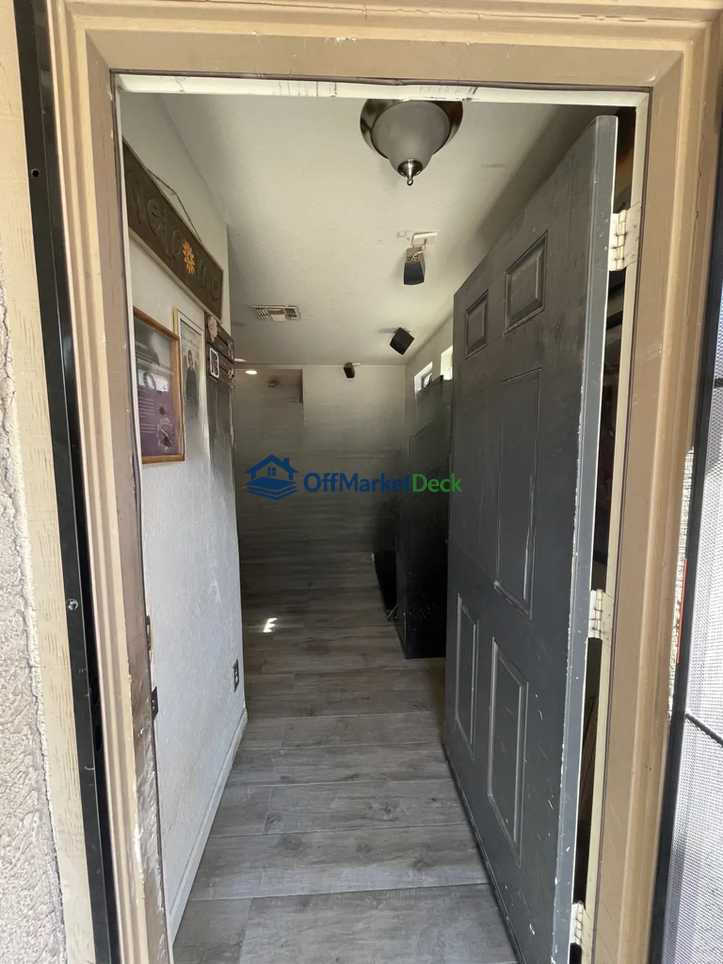 Off-market house in El Mirage, Arizona — 3 beds, 2 baths, $249,990 — photo 6 of 8