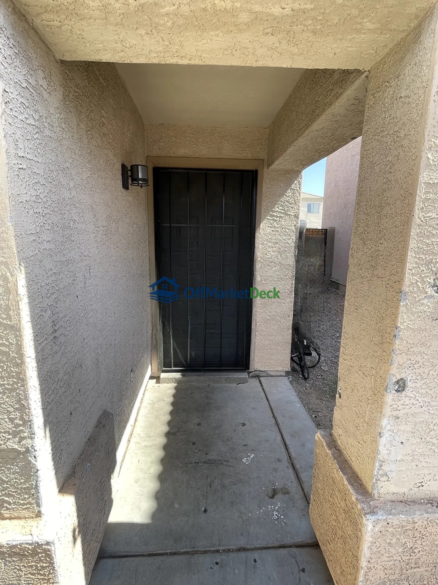 Off-market house in El Mirage, Arizona — 3 beds, 2 baths, $249,990 — photo 5 of 8
