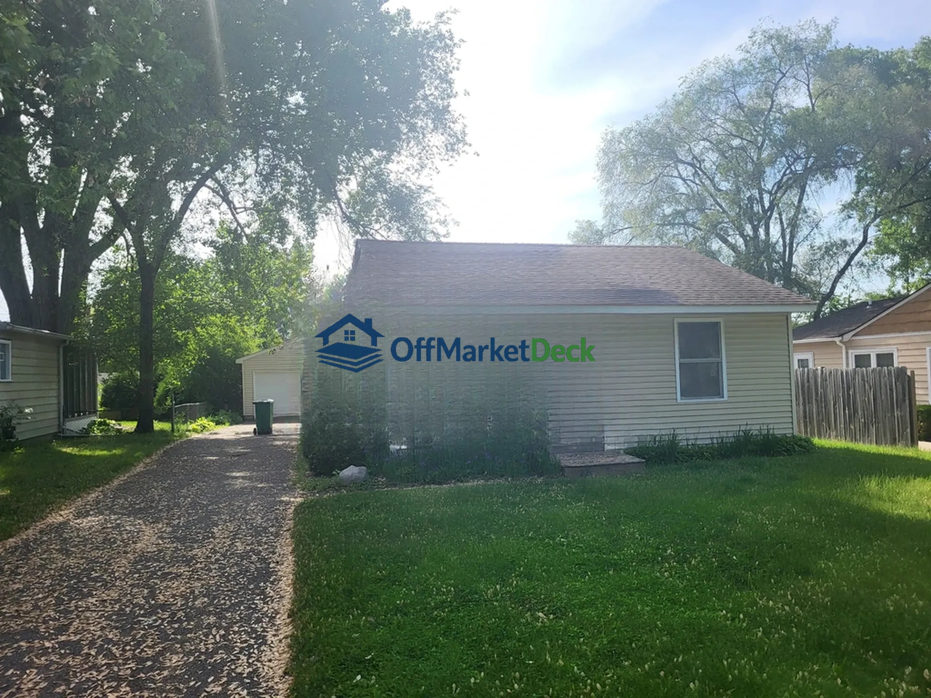 Off-market house in Minneapolis, Minnesota — 2 beds, 1 bath, $242,000 — photo 3 of 8
