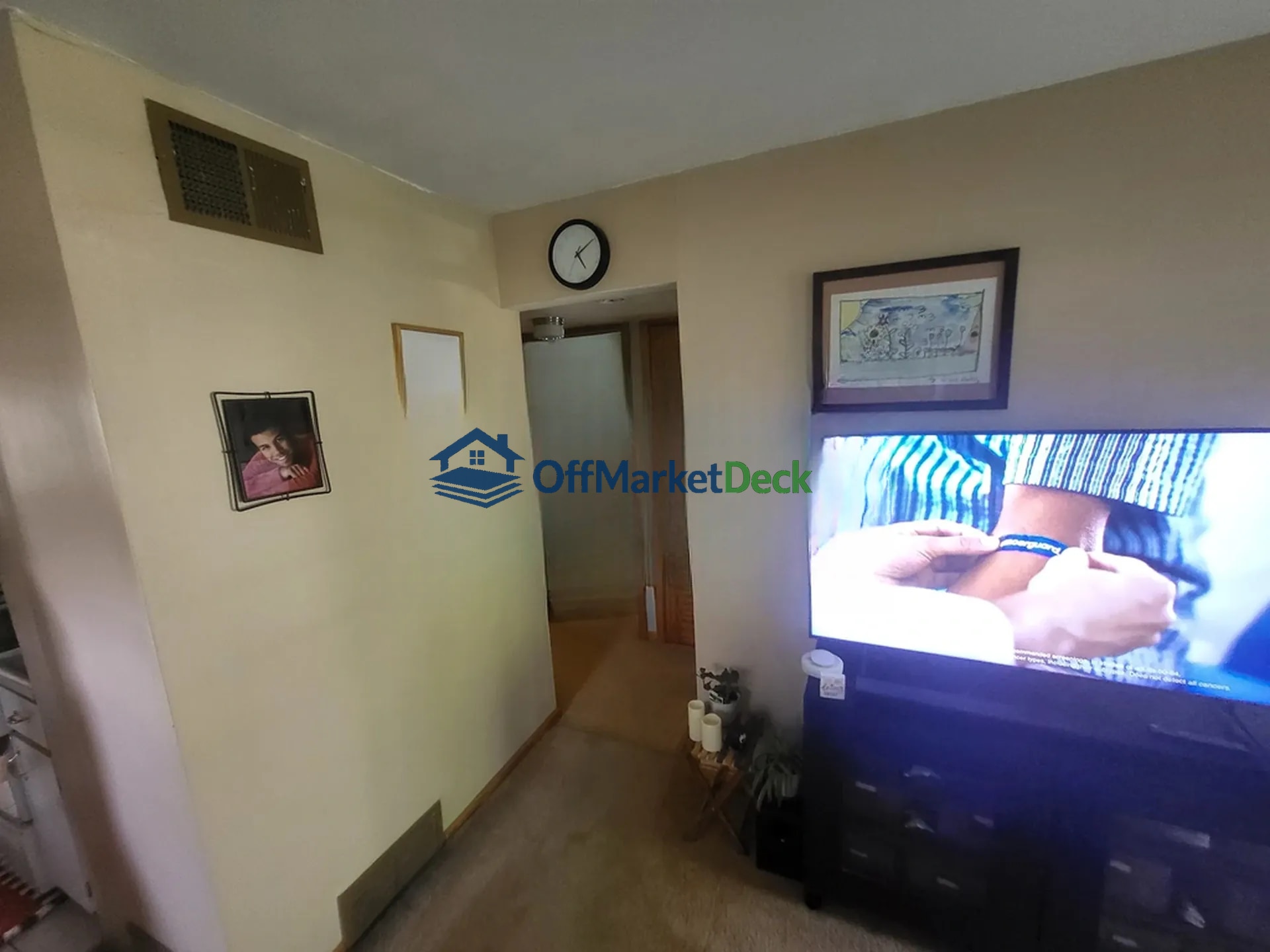 Off-market house in Minneapolis, Minnesota — 2 beds, 1 bath, $242,000 — photo 7 of 8