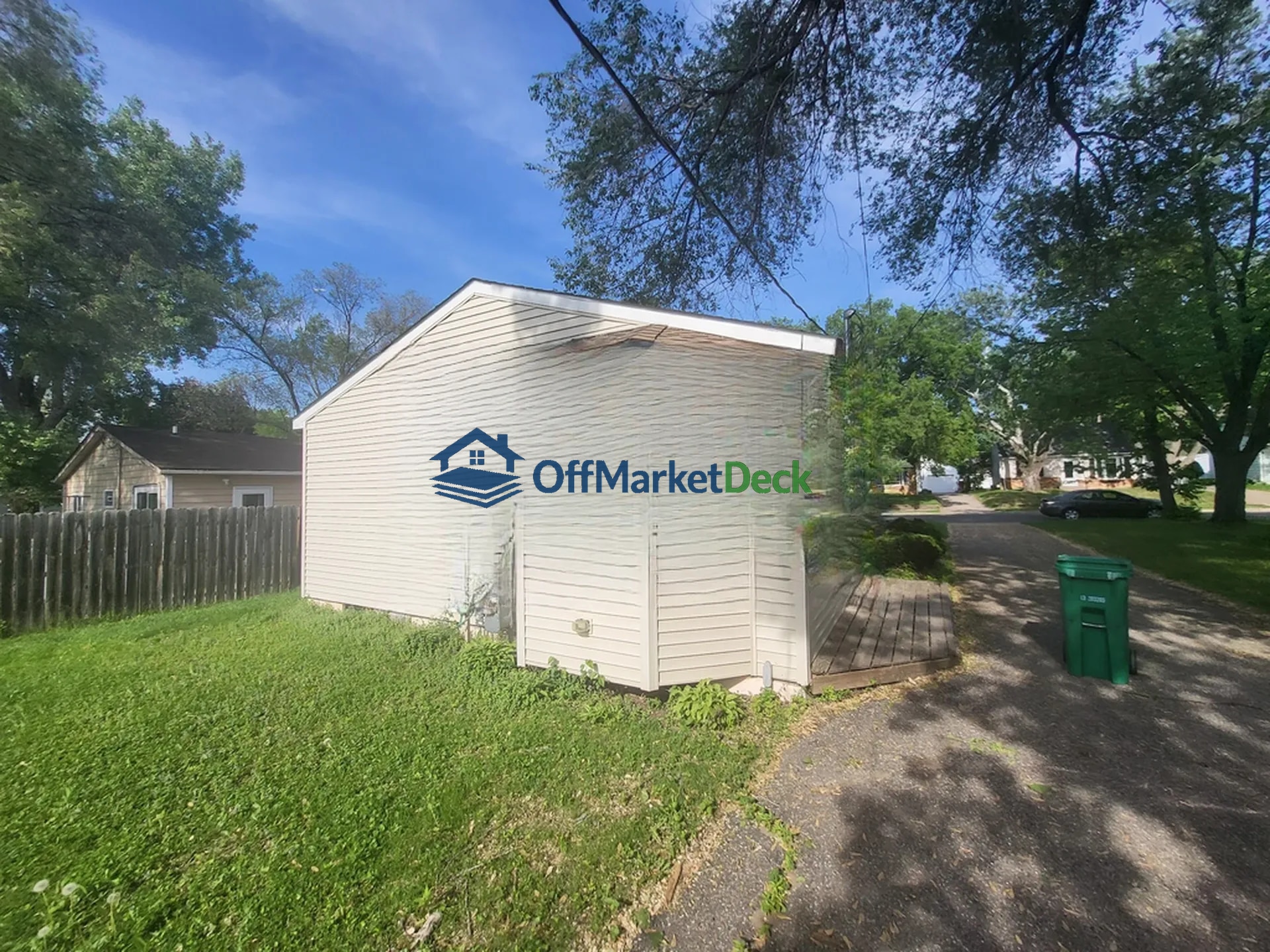 Off-market house in Minneapolis, Minnesota — 2 beds, 1 bath, $242,000 — photo 2 of 8