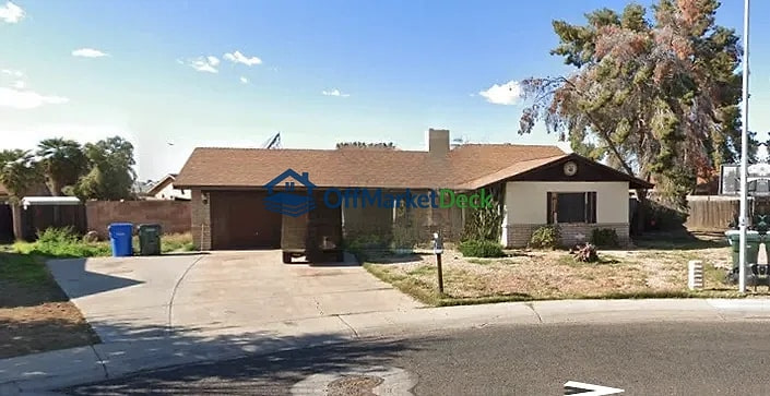 Off-market house in Phoenix, Arizona — 4 beds, 2 baths, $284,990
