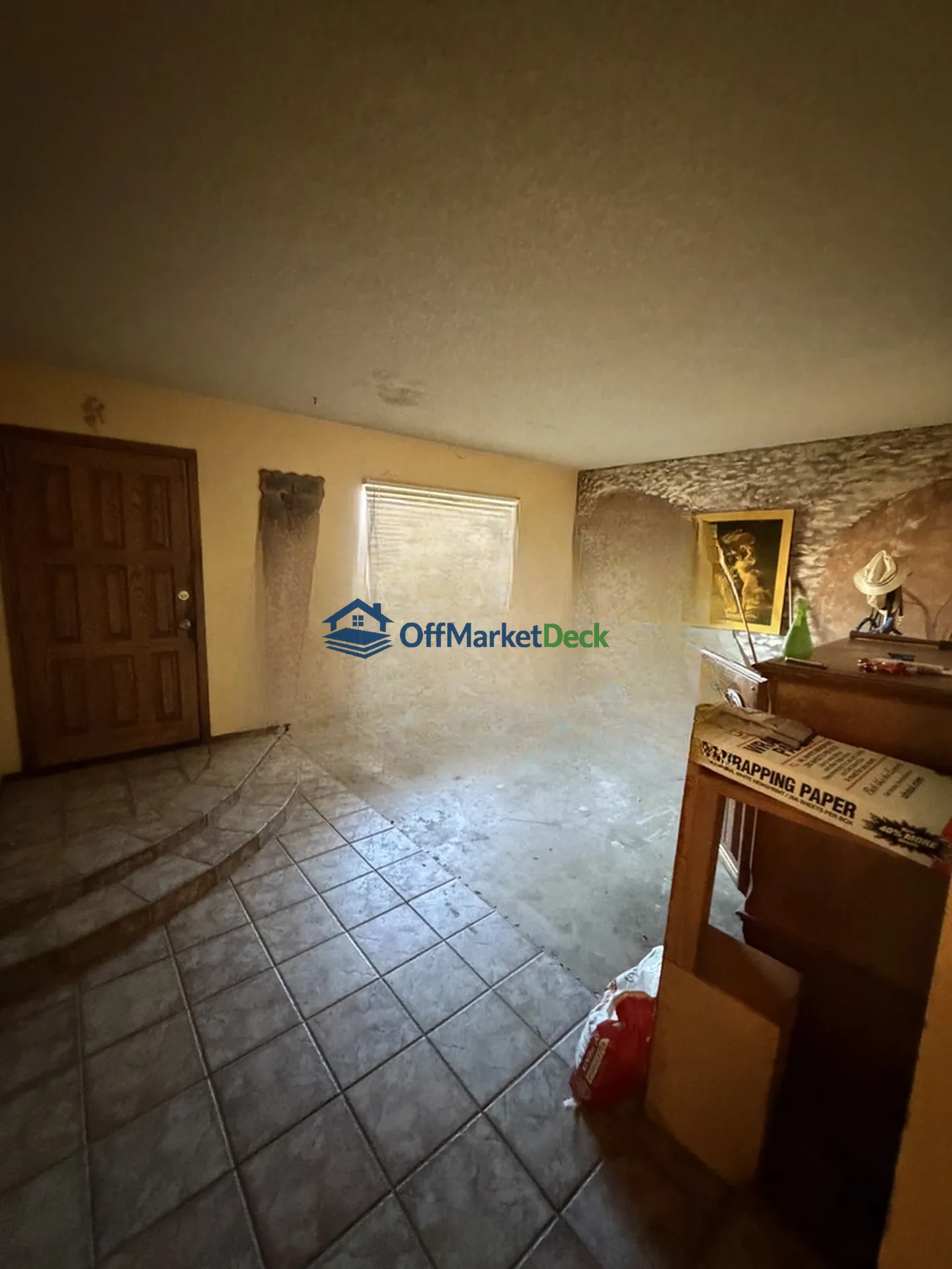 Off-market house in Phoenix, Arizona — 4 beds, 2 baths, $284,990 — photo 7 of 8