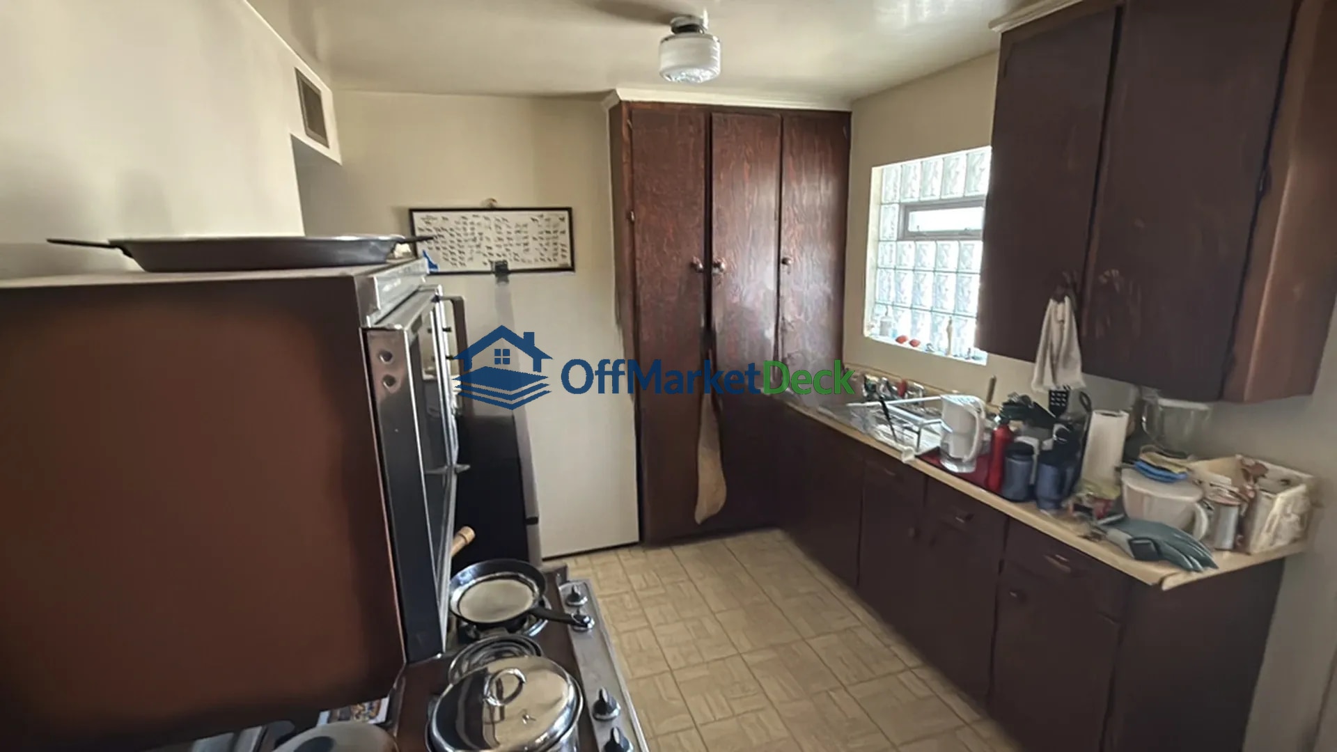 Off-market house in Phoenix, Arizona — 3 beds, 1 bath, $274,990 — photo 7 of 8