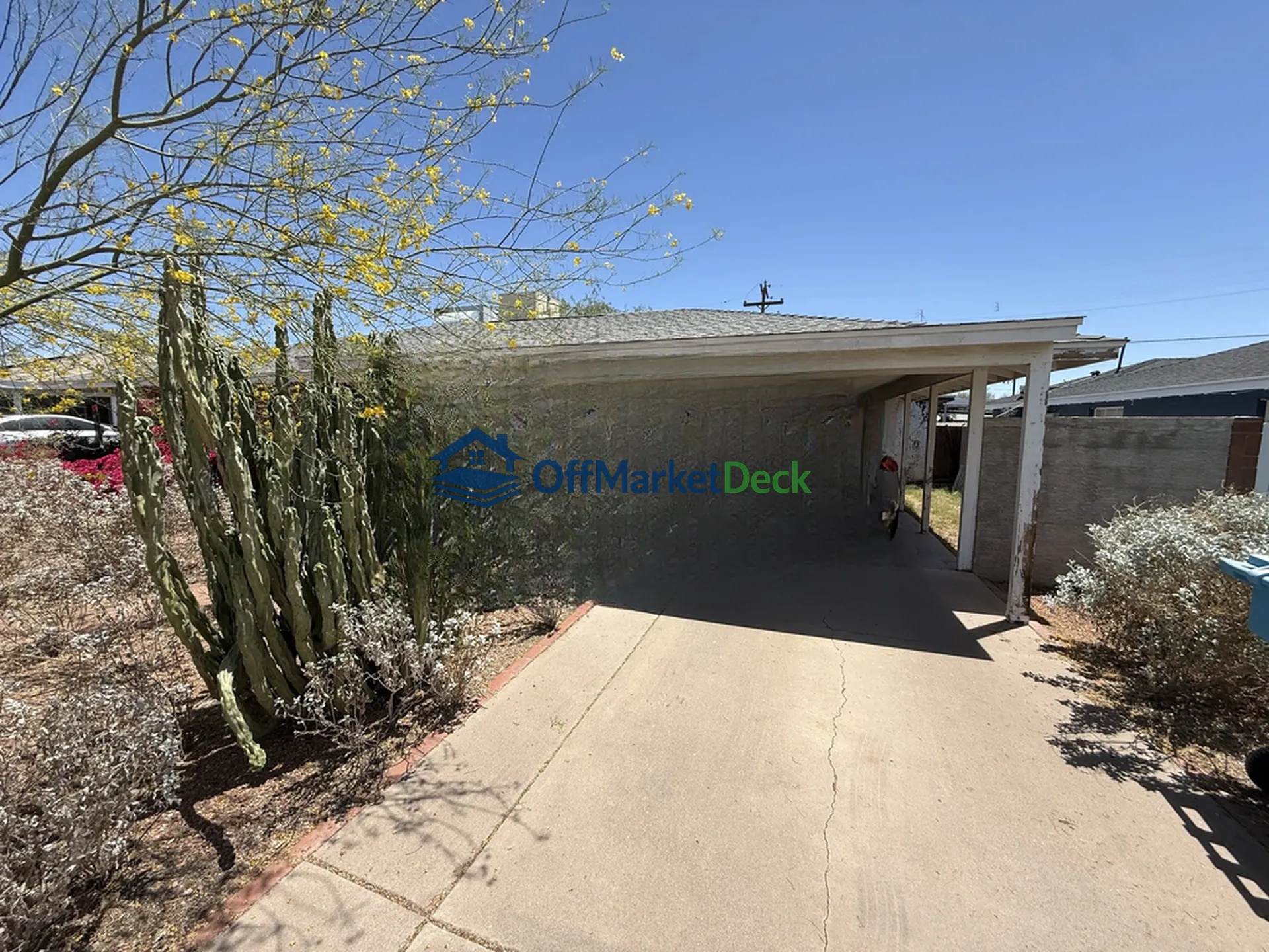 Off-market house in Phoenix, Arizona — 3 beds, 1 bath, $274,990 — photo 2 of 8