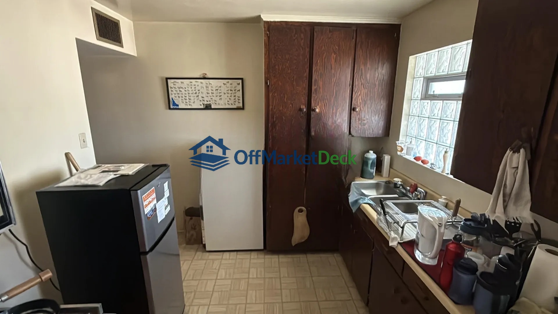 Off-market house in Phoenix, Arizona — 3 beds, 1 bath, $274,990 — photo 8 of 8