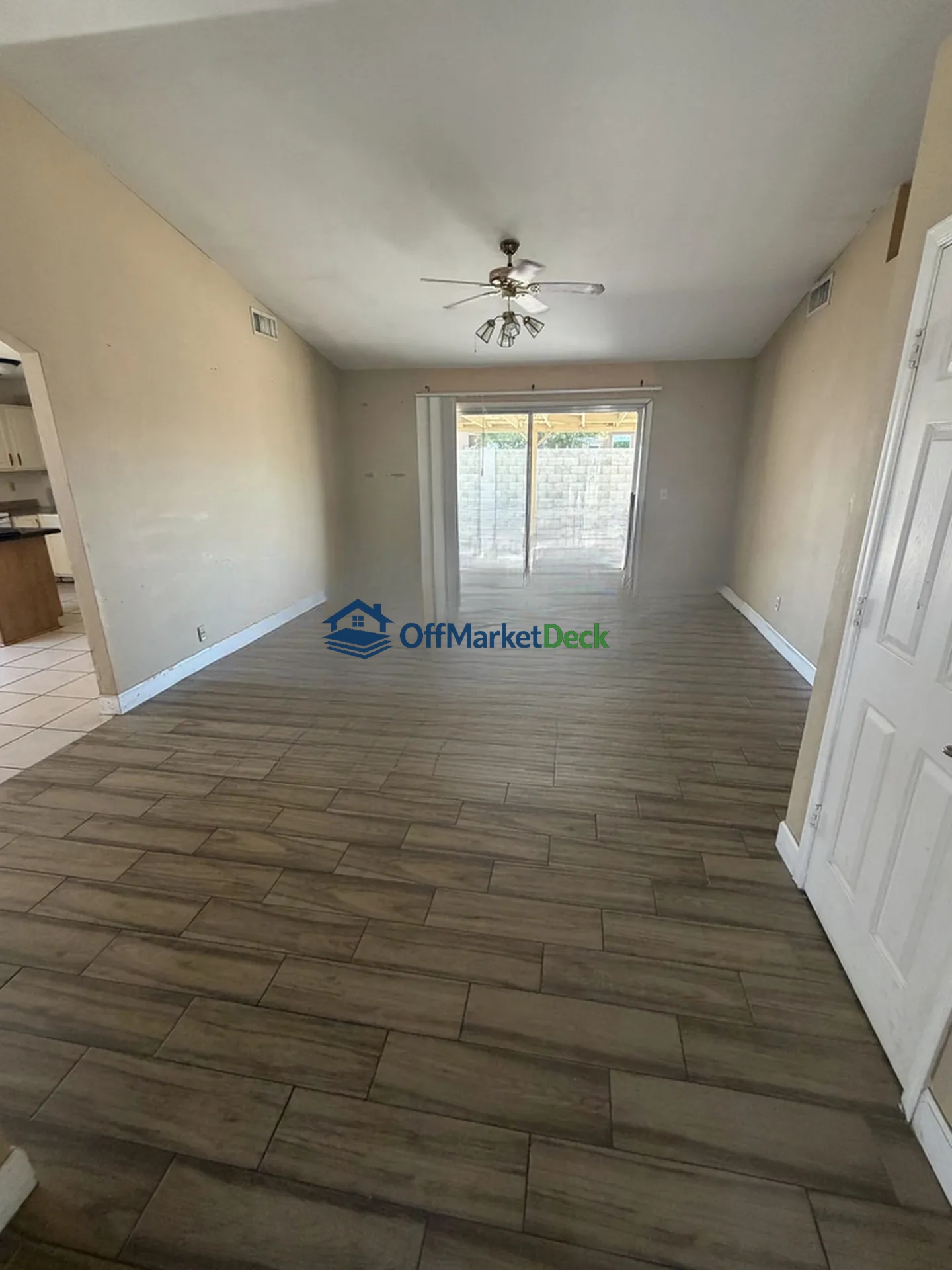 Off-market house in Peoria, Arizona — 3 beds, 2 baths, $334,990 — photo 7 of 8