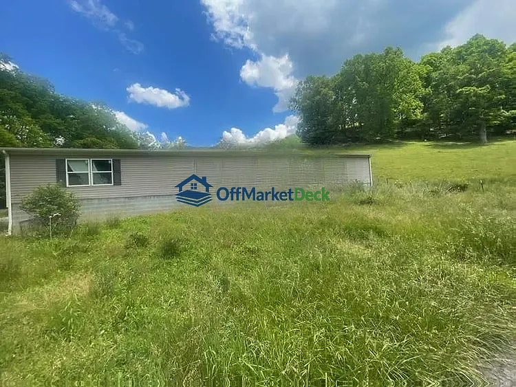 Off-market house in Philippi, West Virginia — 5 beds, 3 baths, $103,411 — photo 2 of 8