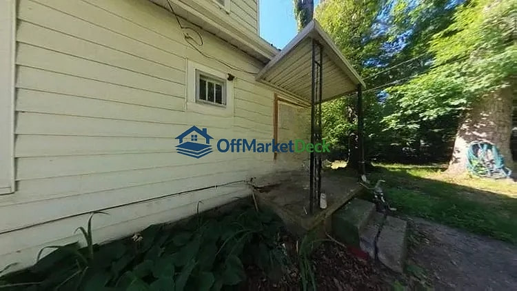 Off-market house in Ashland, Kentucky — 3 beds, 1 bath, $45,000 — photo 4 of 8