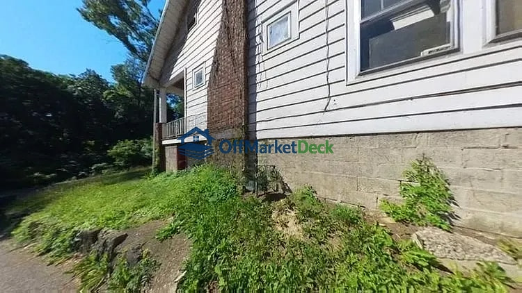 Off-market house in Ashland, Kentucky — 3 beds, 1 bath, $45,000 — photo 5 of 8