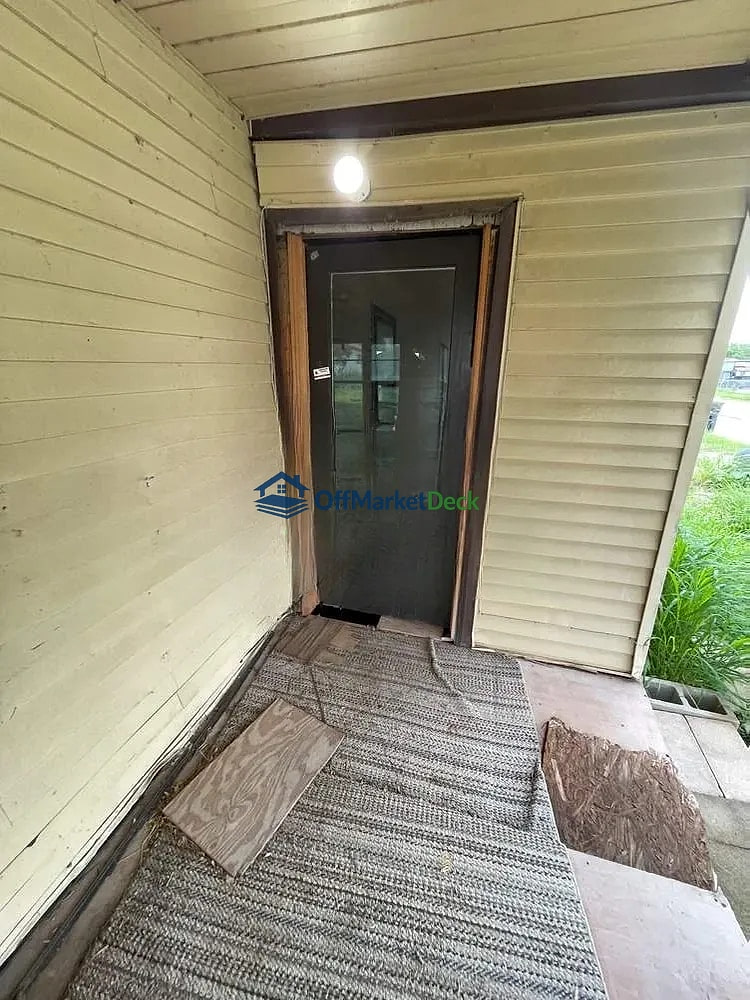 Off-market house in Poteet, Texas — 1 bed, 1 bath, $57,200 — photo 8 of 8