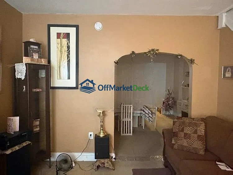 Off-market house in Baltimore, Maryland — 2 beds, 1 bath, $83,400 — photo 4 of 8