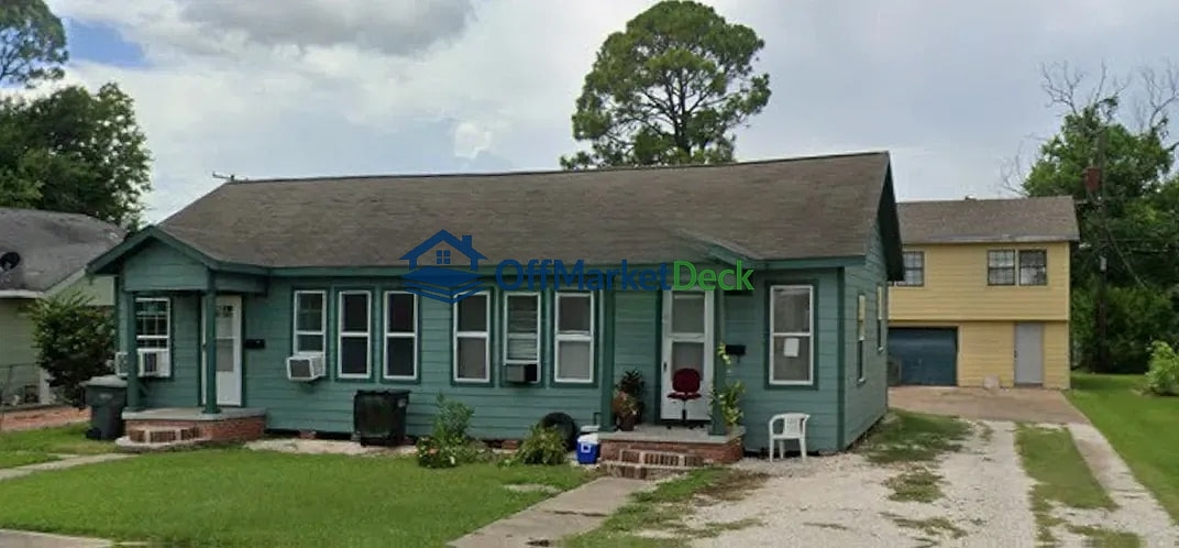Off-market multi family in Port Arthur, Texas — 4 beds, 3 baths, $125,000 — photo 3 of 3