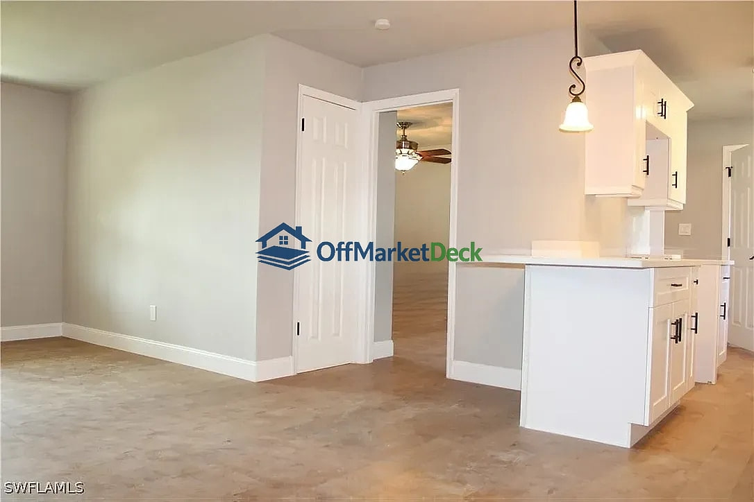 Off-market house in Alva, Florida — 4 beds, 3 baths, $30,000 — photo 4 of 6