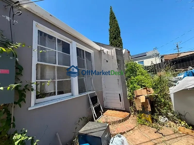 Off-market house in Vallejo, California — 1 bed, 1 bath, $299,900 — photo 2 of 8