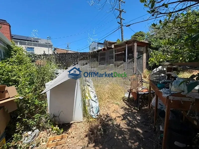 Off-market house in Vallejo, California — 1 bed, 1 bath, $299,900 — photo 5 of 8