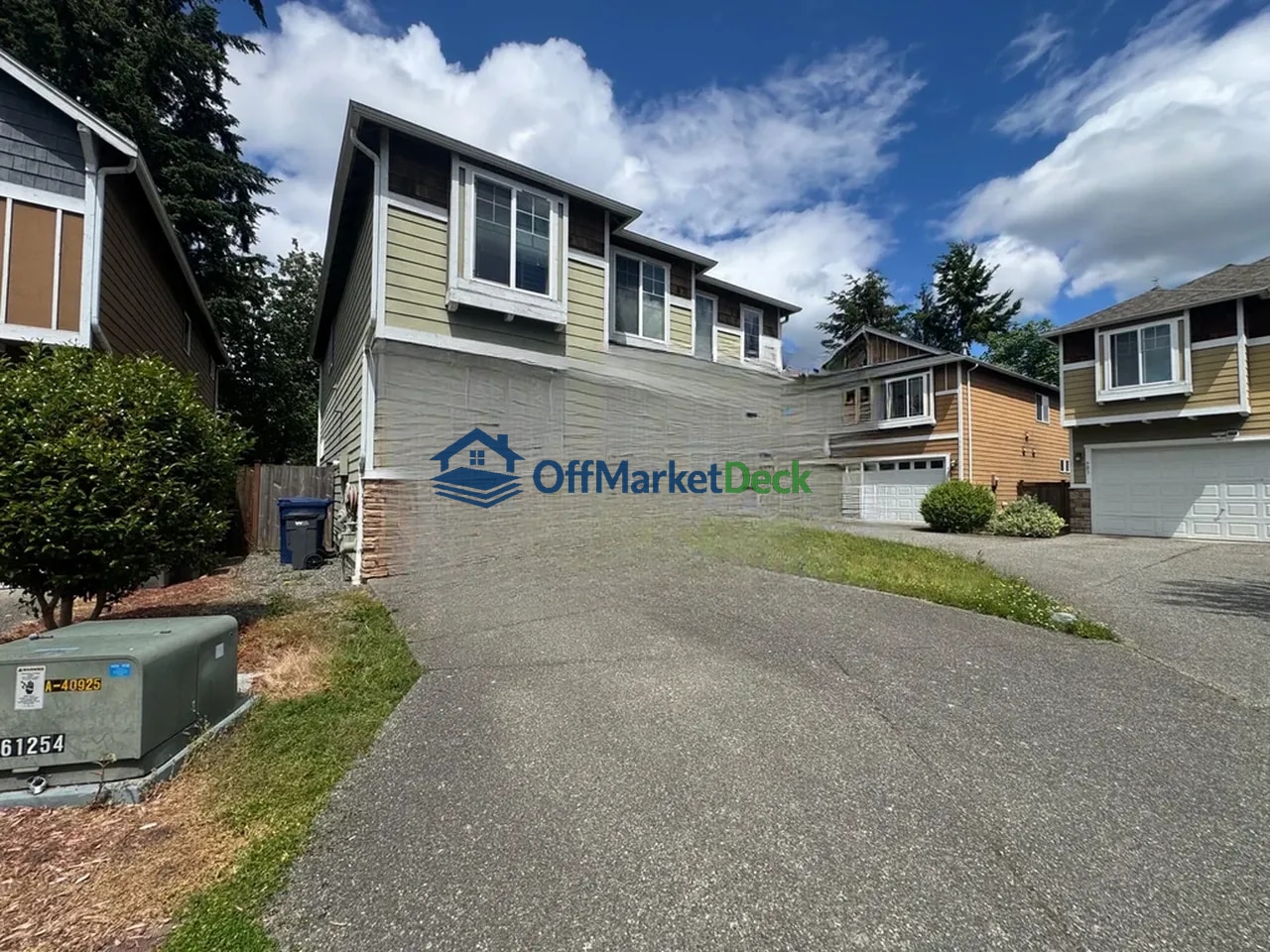 Off-market townhome in Lynnwood, Washington — 4 beds, 2.5 baths, $519,900 - Blurred background Image