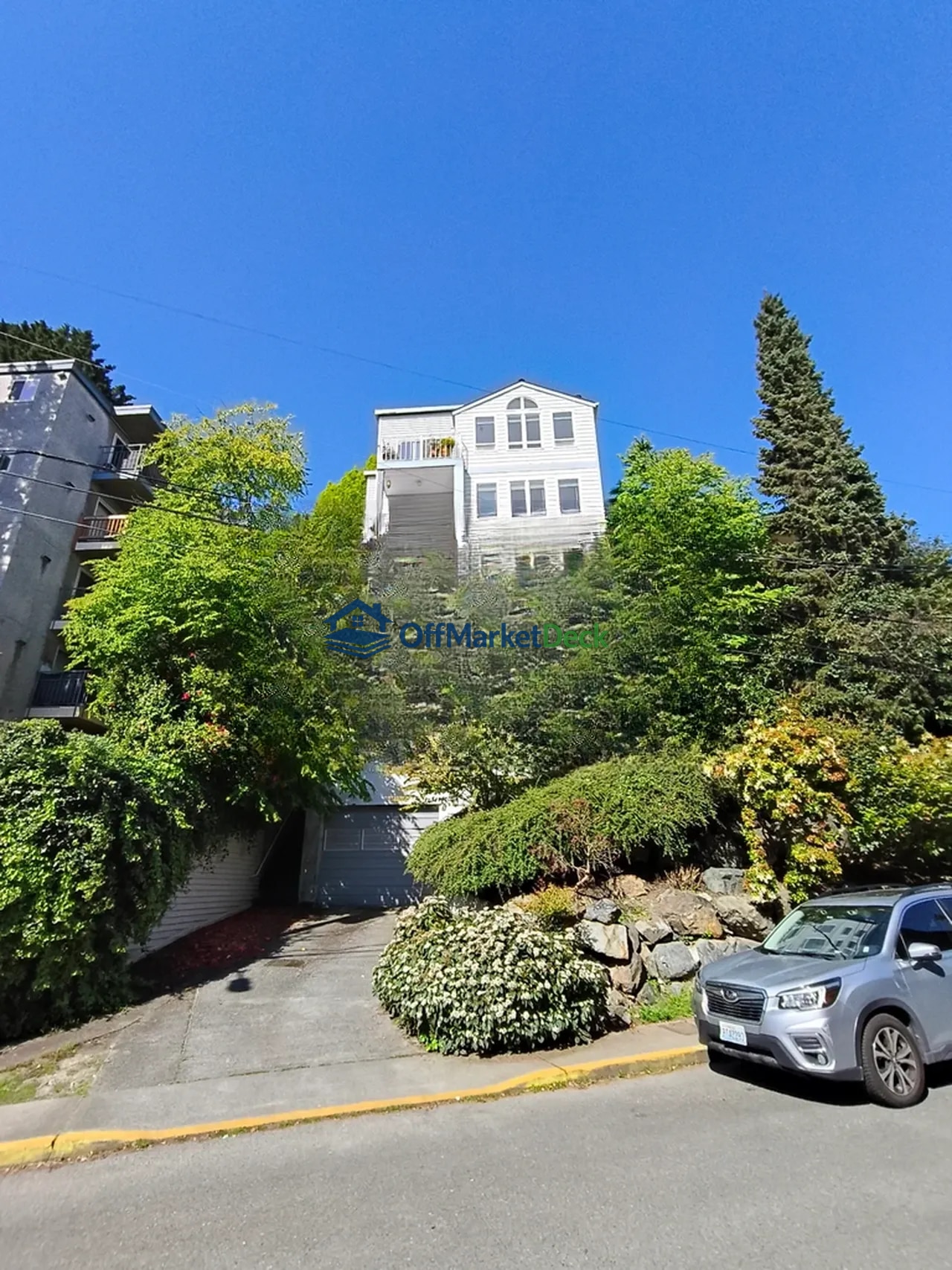 Off-market townhome in Seattle, Washington — 2 beds, 1.5 baths, $564,900 — photo 7 of 8