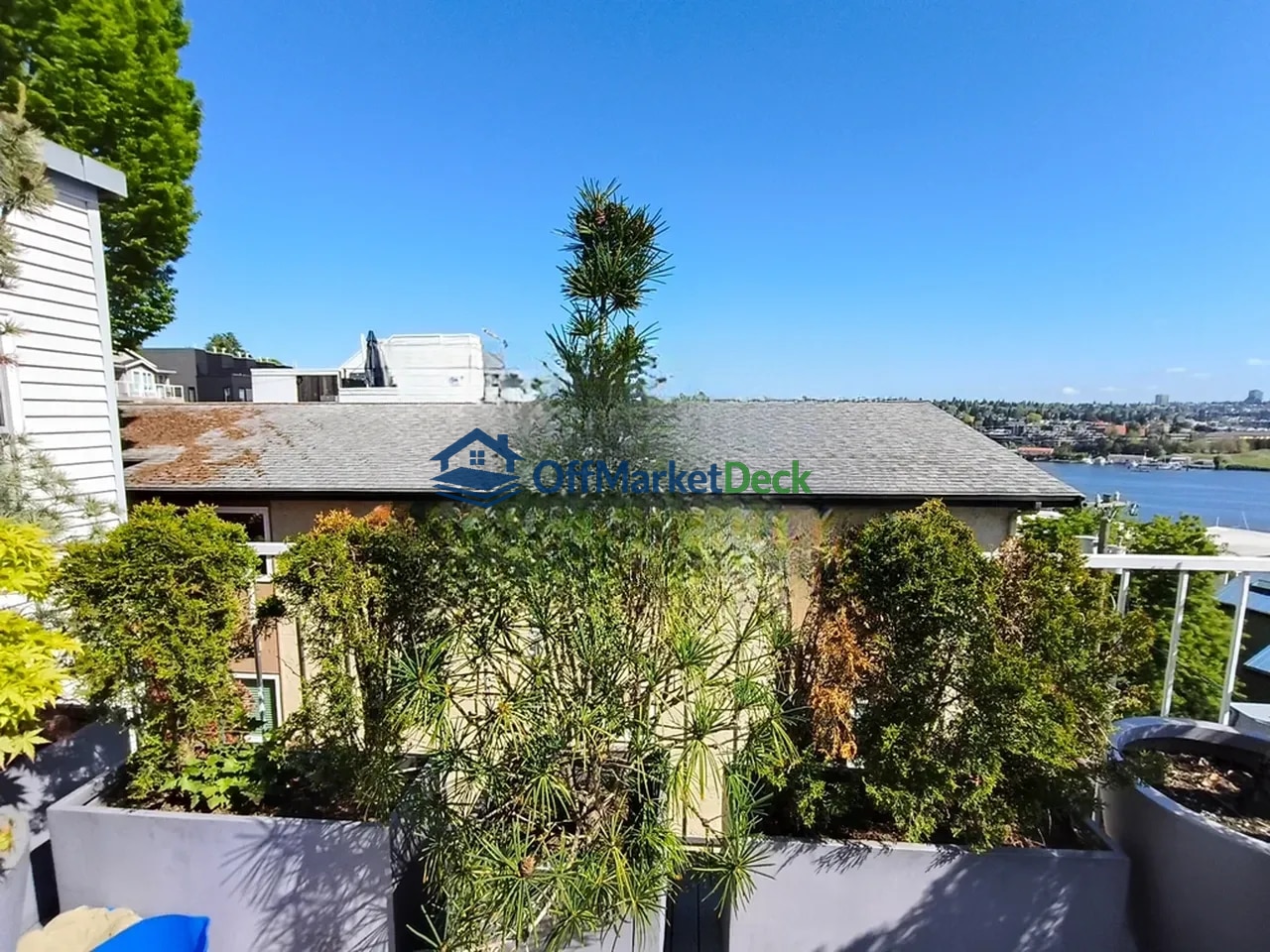 Off-market townhome in Seattle, Washington — 2 beds, 1.5 baths, $564,900 — photo 3 of 8