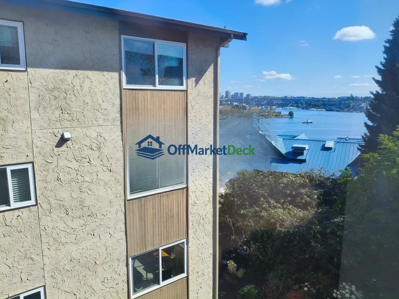 Off-market townhome in Seattle, Washington — 2 beds, 1.5 baths, $564,900 — photo 2 of 8