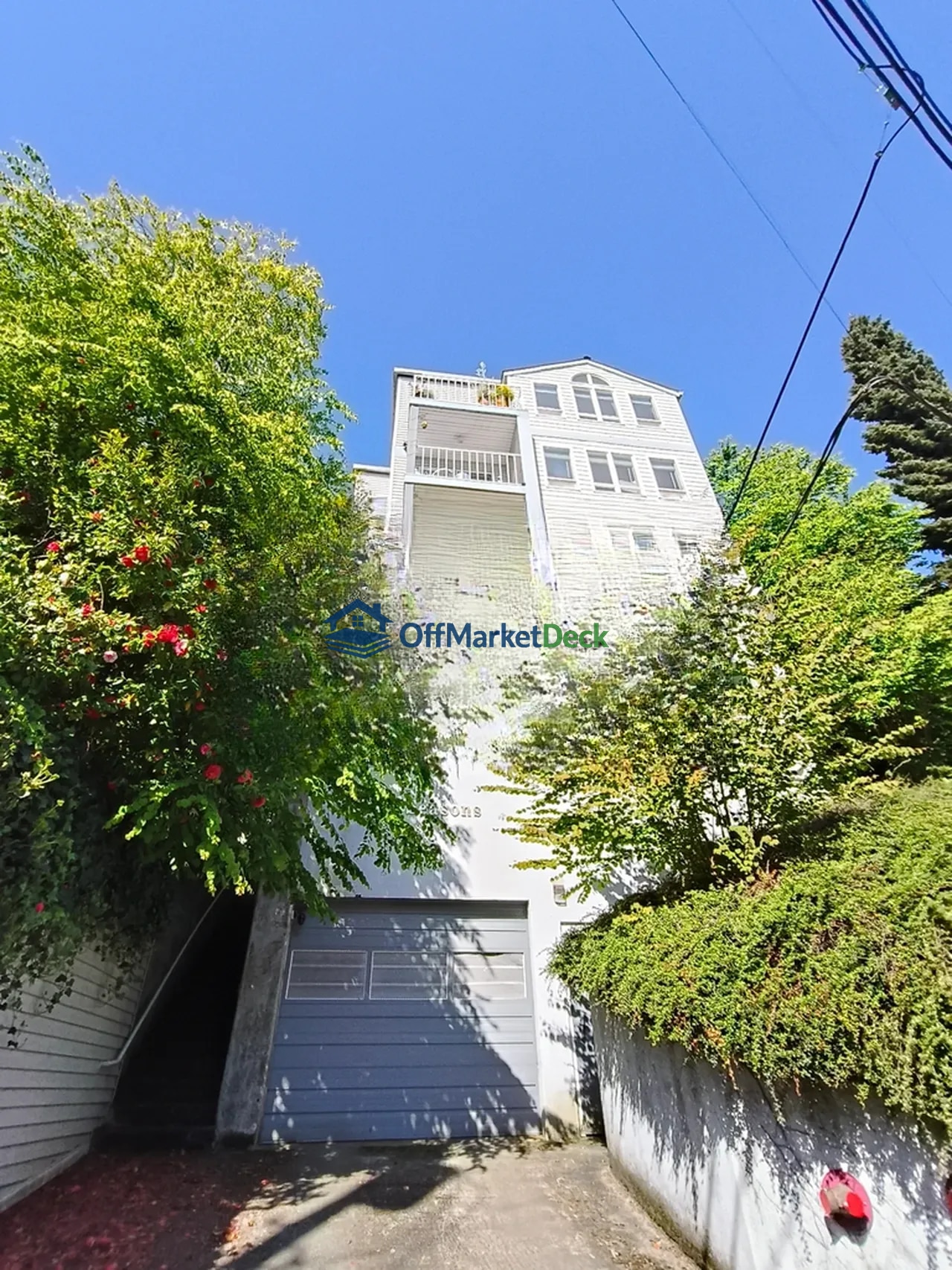 Off-market townhome in Seattle, Washington — 2 beds, 1.5 baths, $564,900 — photo 6 of 8