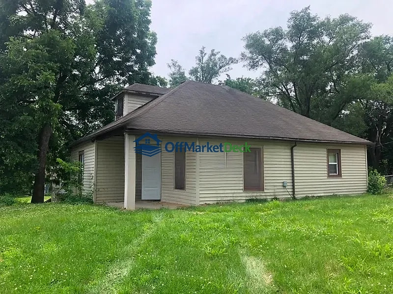 Off-market house in Leavenworth, Kansas — 3 beds, 1 bath, $89,900