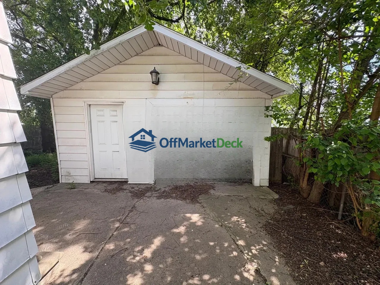 Off-market house in Warren, Michigan — 3 beds, 1 bath, $67,900 — photo 3 of 8