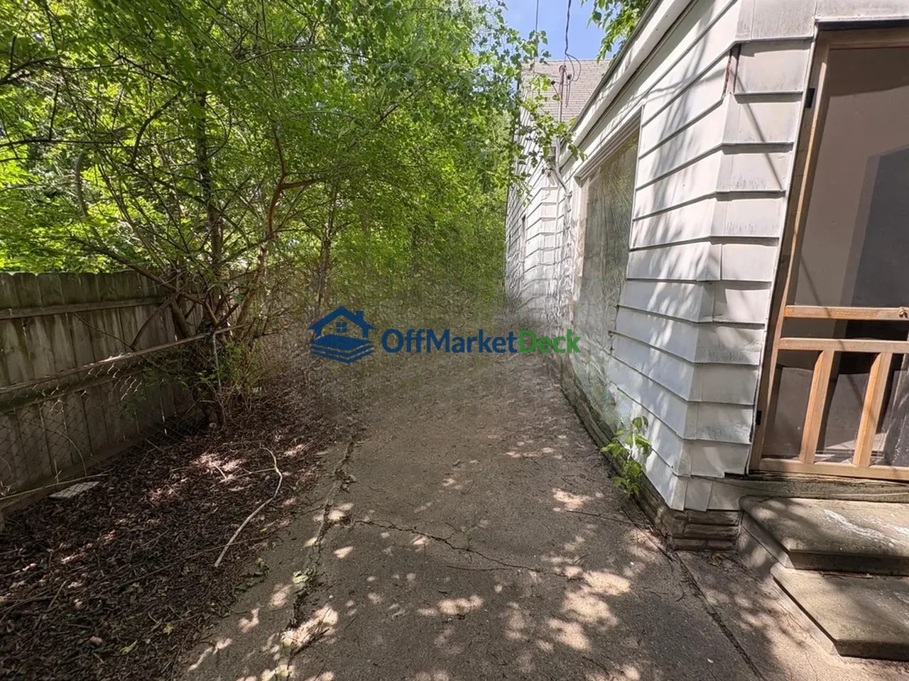 Off-market house in Warren, Michigan — 3 beds, 1 bath, $67,900 — photo 4 of 8