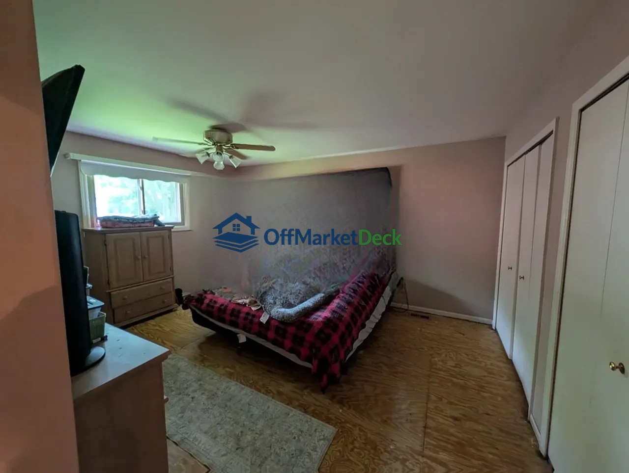 Off-market house in Rochester Hills, Michigan — 3 beds, 2 baths, $284,900 — photo 6 of 8