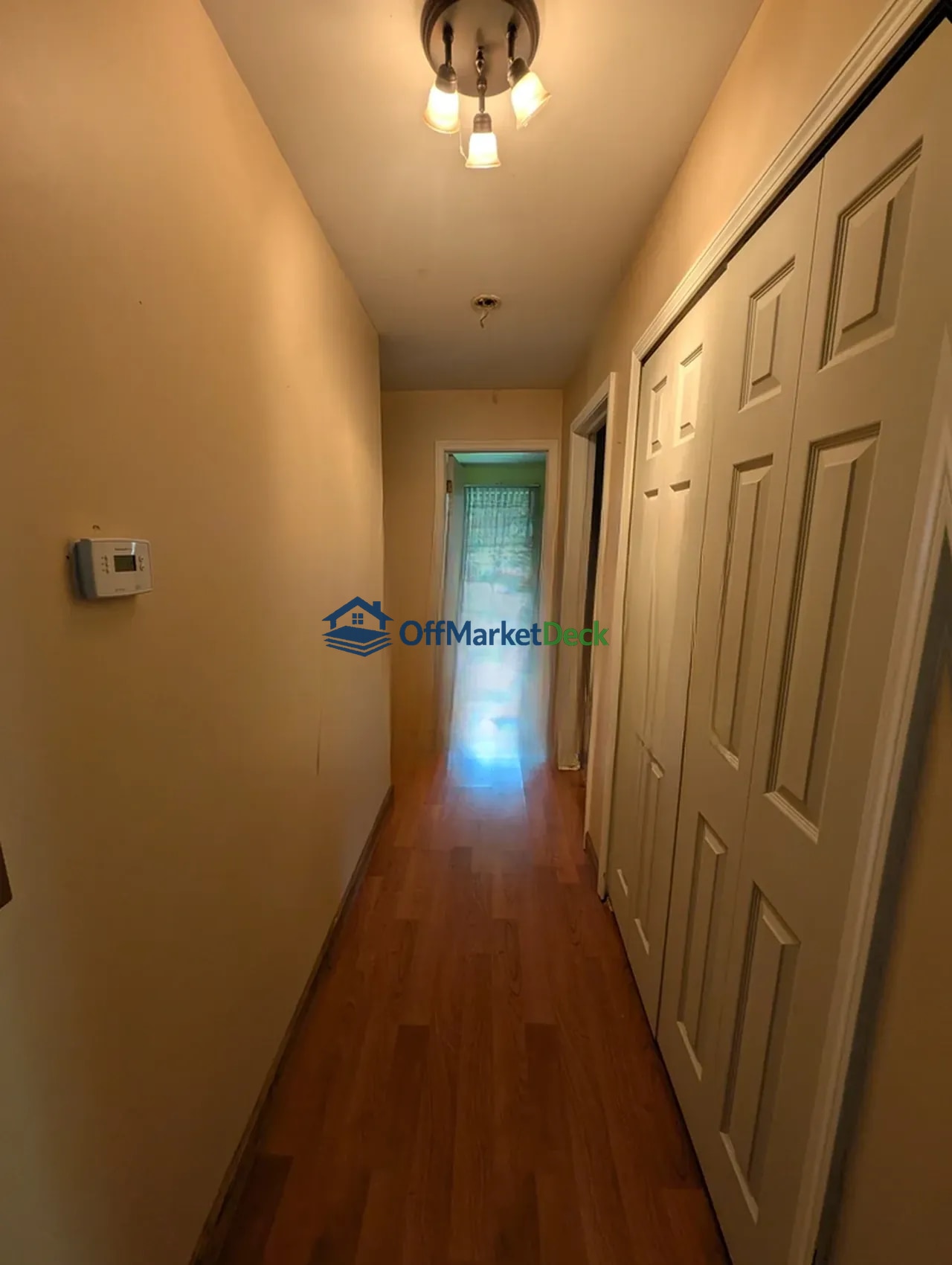 Off-market house in Rochester Hills, Michigan — 3 beds, 2 baths, $284,900 — photo 4 of 8