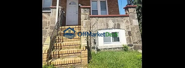 Off-market house in Baltimore, Maryland — 3 beds, 2 baths, $130,000 — photo 3 of 8