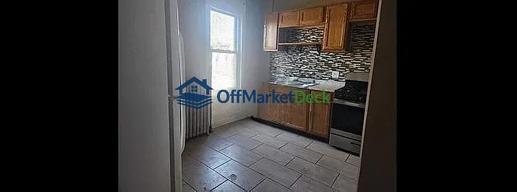 Off-market house in Baltimore, Maryland — 3 beds, 2 baths, $130,000 — photo 5 of 8