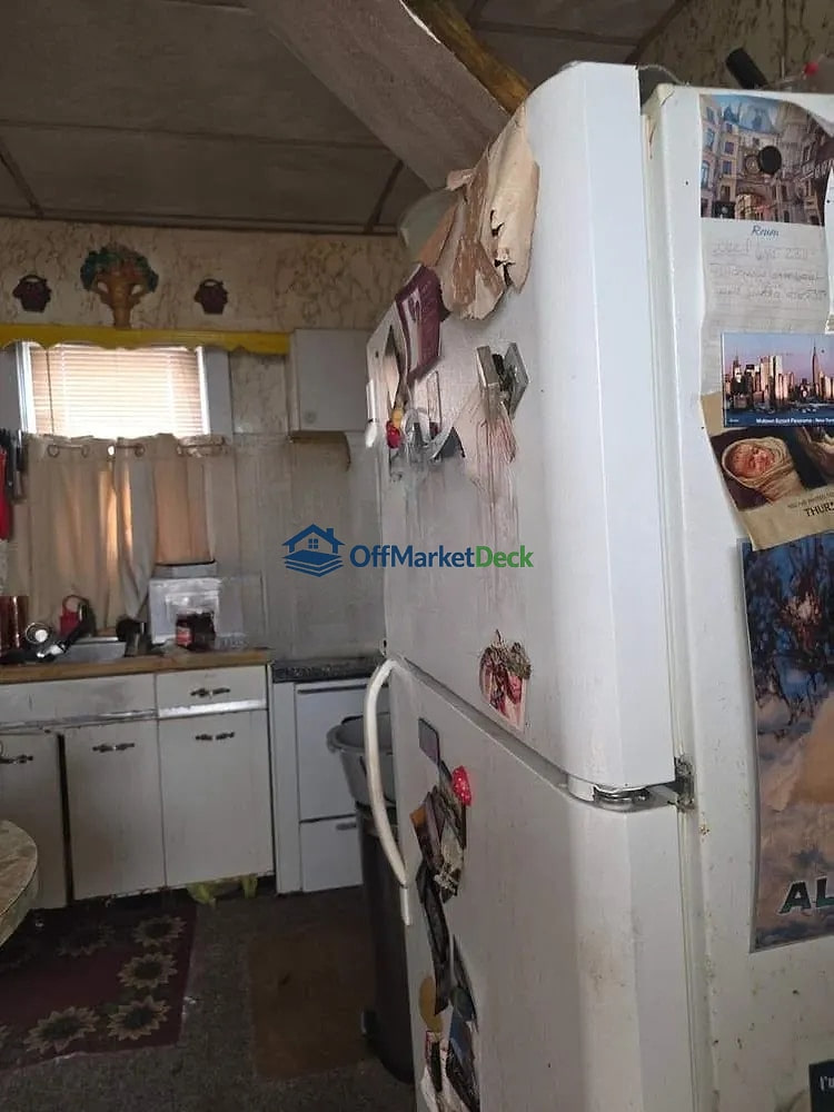 Off-market house in Pleasantville, New Jersey — 3 beds, 2 baths, $130,000 — photo 3 of 8