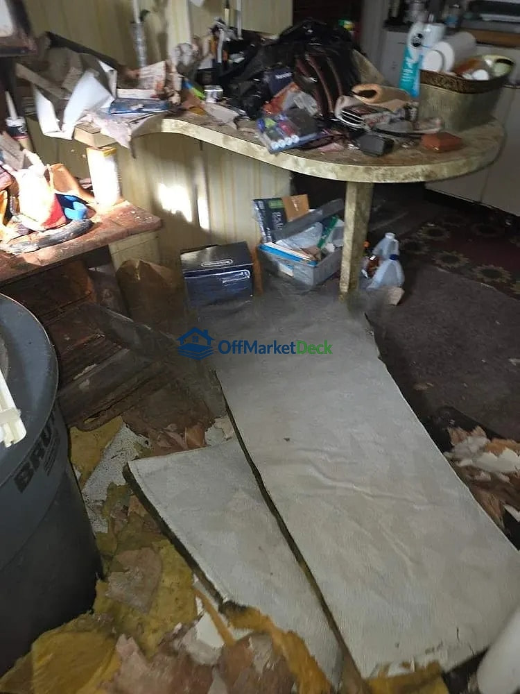 Off-market house in Pleasantville, New Jersey — 3 beds, 2 baths, $130,000 — photo 4 of 8