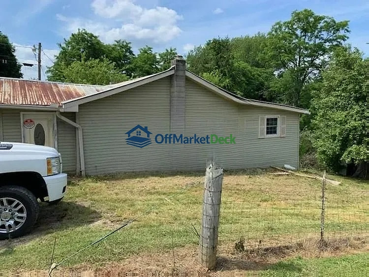Off-market house in Nancy, Kentucky — 3 beds, 2 baths, $62,000 — photo 3 of 8