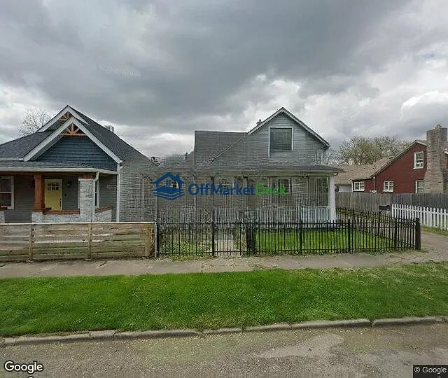 Off-market house in Indianapolis, Indiana — 4 beds, 2 baths, $129,900 - Blurred background Image
