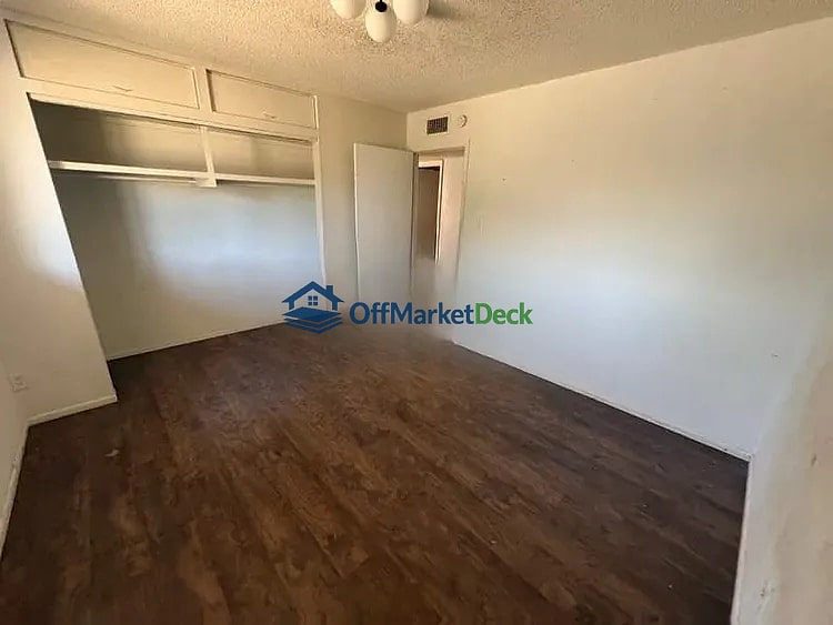 Off-market house in Phoenix, Arizona — 4 beds, 2 baths, $265,000 — photo 8 of 8