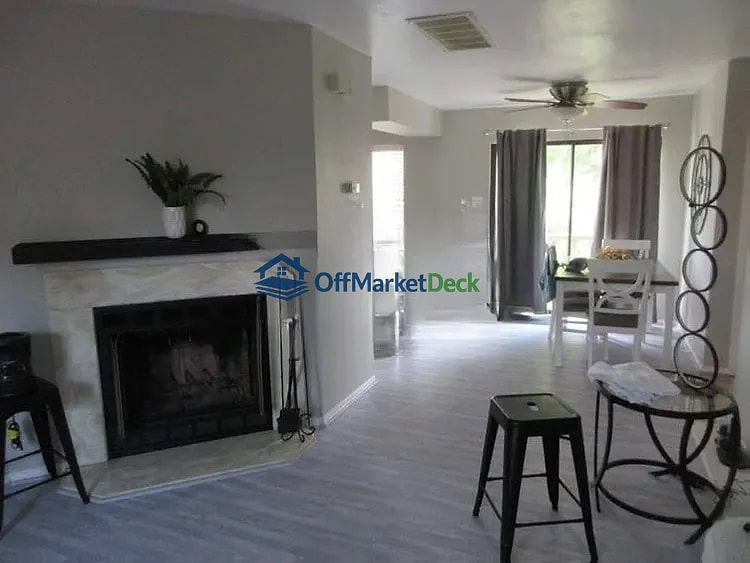 Off-market house in Florissant, Missouri — 1 bed, 1 bath, $65,000 — photo 7 of 8