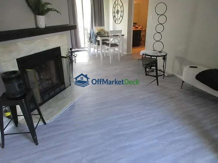 Off-market house in Florissant, Missouri — 1 bed, 1 bath, $65,000 — photo 2 of 8