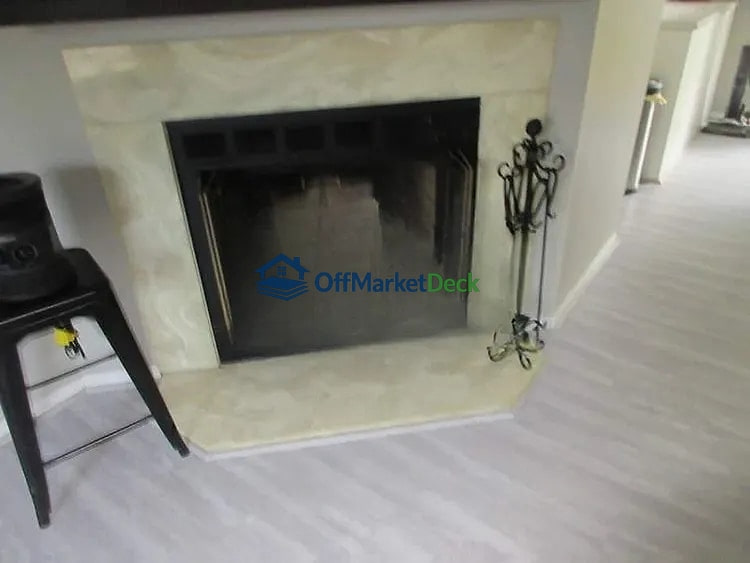 Off-market house in Florissant, Missouri — 1 bed, 1 bath, $65,000 — photo 4 of 8