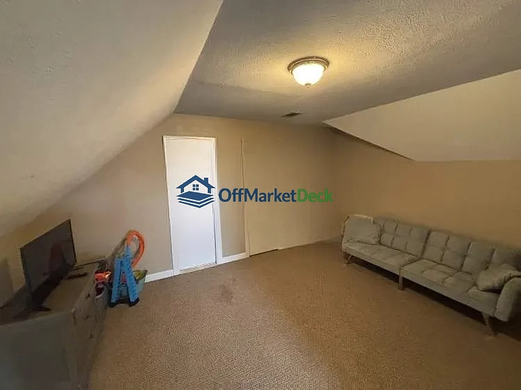 Off-market house in Byram, Mississippi — 4 beds, 3 baths, $212,500 - Blurred background Image