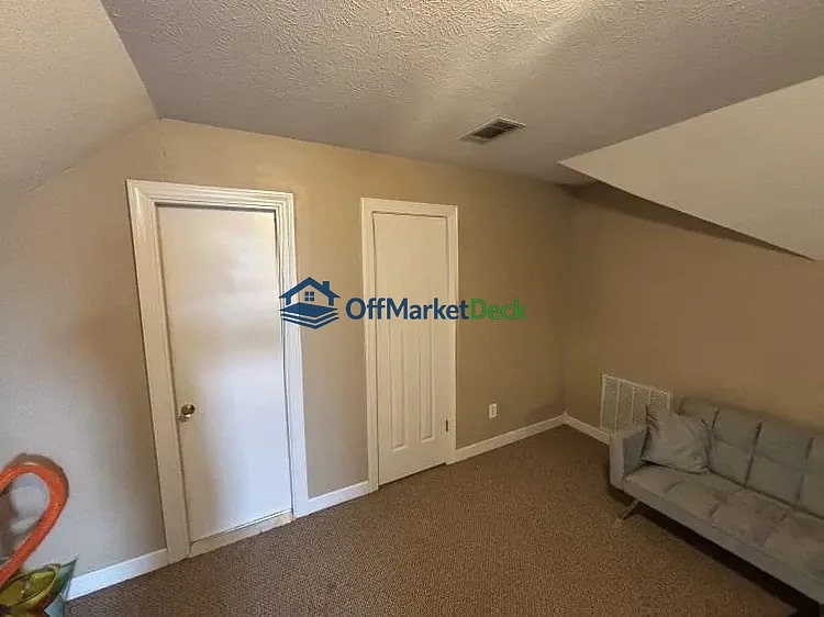 Off-market house in Byram, Mississippi — 4 beds, 3 baths, $212,500 — photo 4 of 8