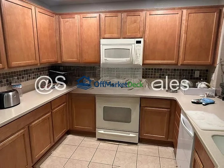 Off-market house in Sacramento, California — 2 beds, 2 baths, $310,000 — photo 8 of 8