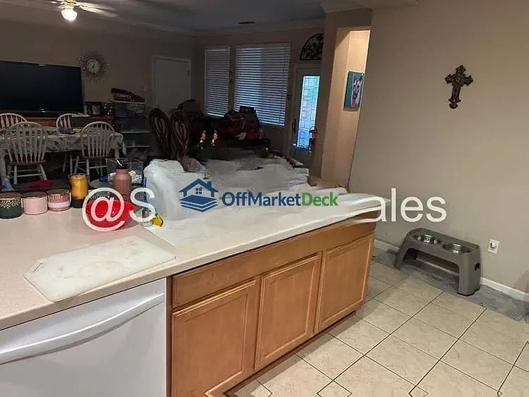 Off-market house in Sacramento, California — 2 beds, 2 baths, $310,000 — photo 5 of 8