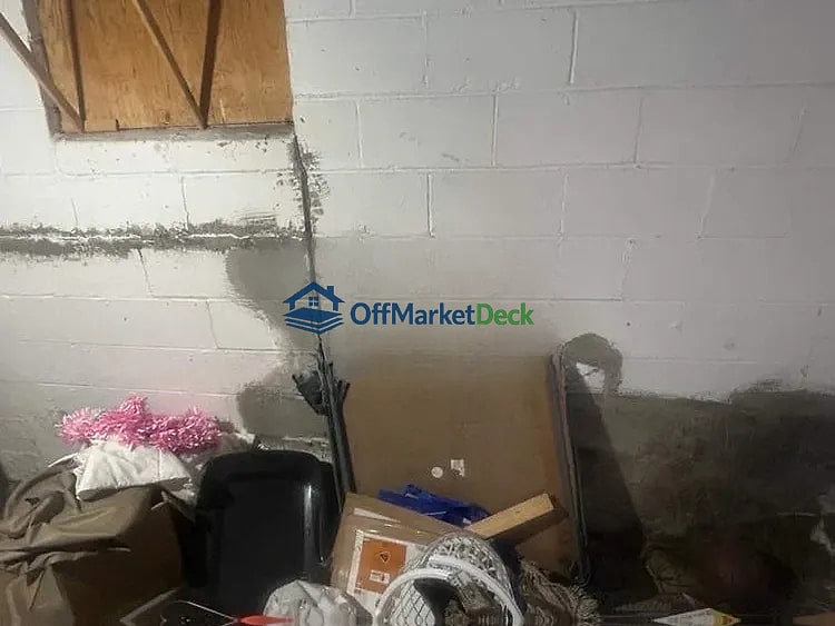 Off-market house in Ferguson, Missouri — 3 beds, 2 baths, $69,500 — photo 5 of 8
