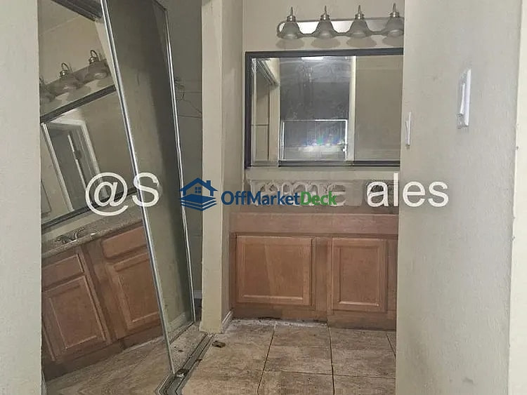 Off-market house in Sacramento, California — 2 beds, 2 baths, $150,000 — photo 8 of 8