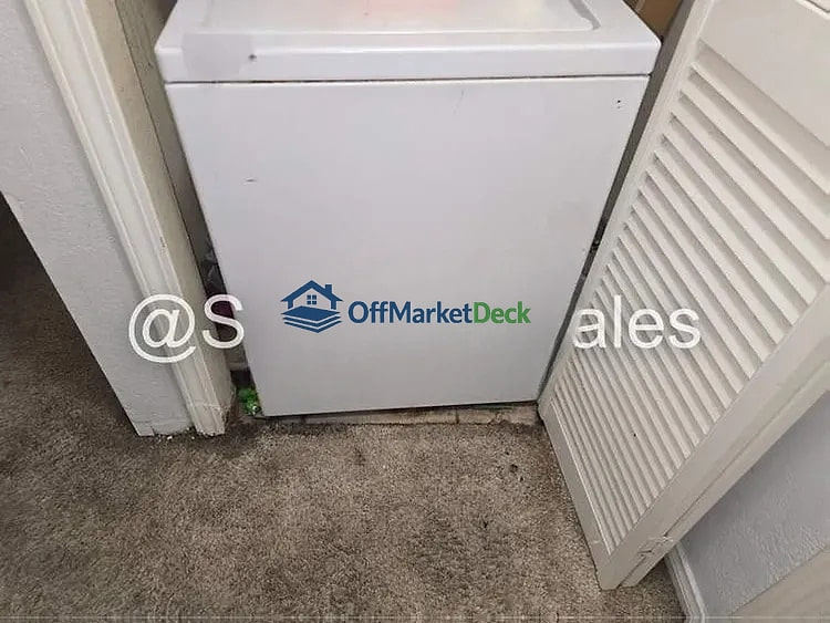 Off-market house in Sacramento, California — 2 beds, 2 baths, $150,000 — photo 4 of 8
