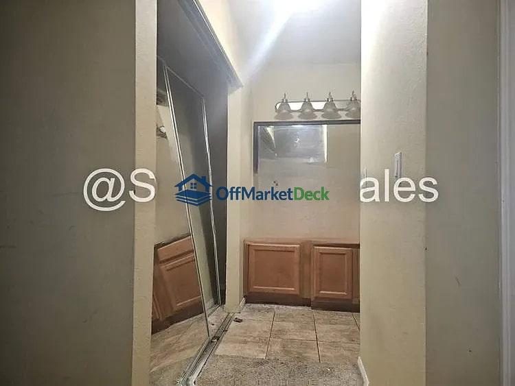 Off-market house in Sacramento, California — 2 beds, 2 baths, $150,000 — photo 6 of 8