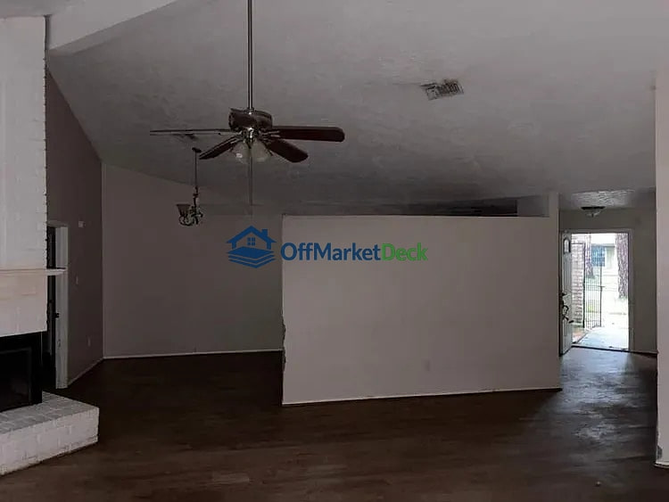 Off-market house in Spring, Texas — 4 beds, 2 baths, $169,000 — photo 2 of 8
