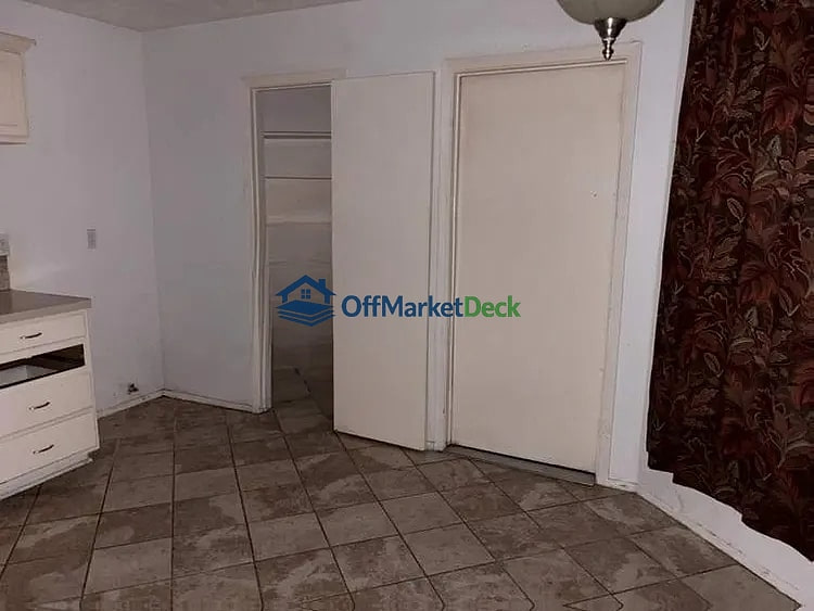 Off-market house in Spring, Texas — 4 beds, 2 baths, $169,000 — photo 4 of 8